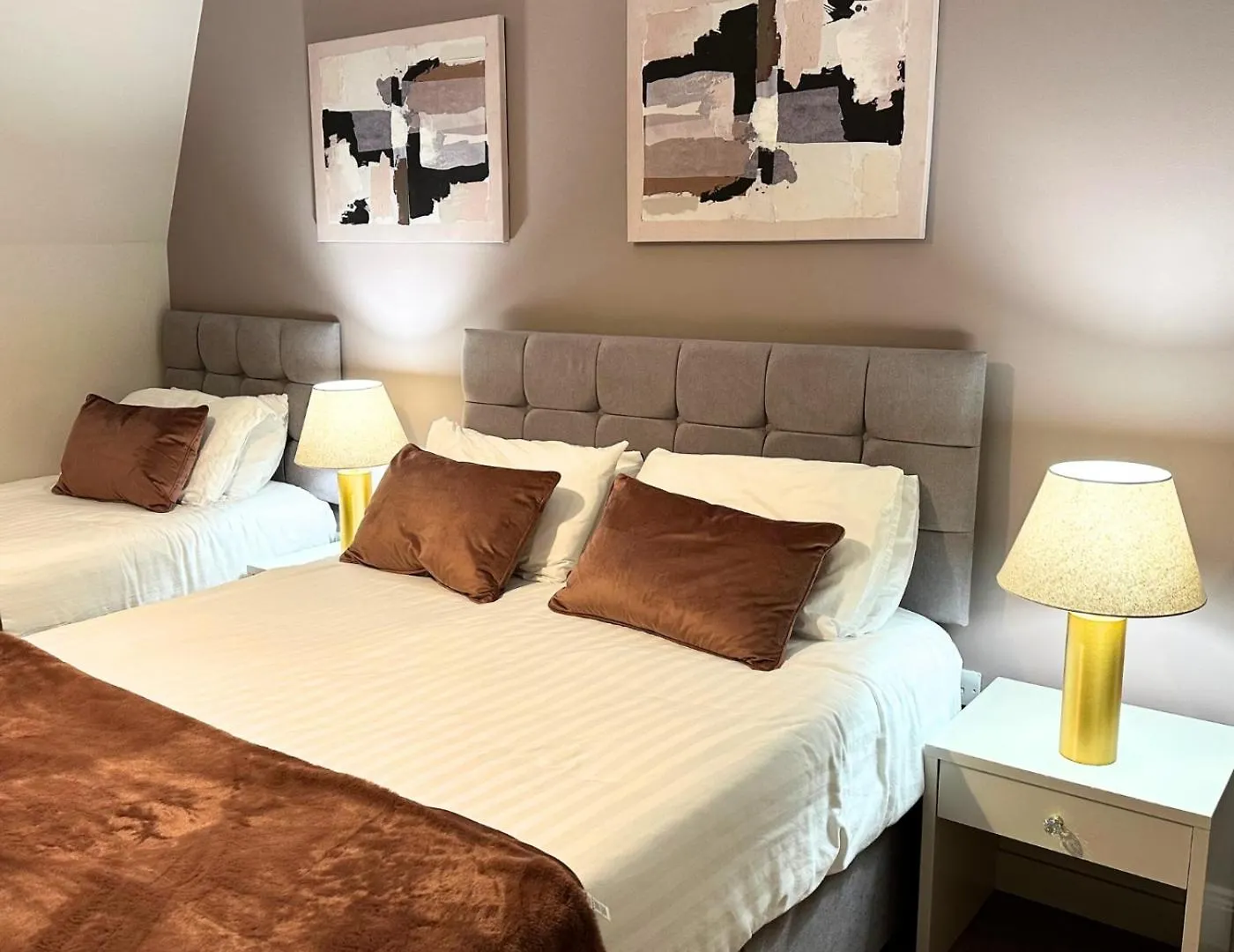 Spacious 2 Bedroom Apartment In Killarney contacts