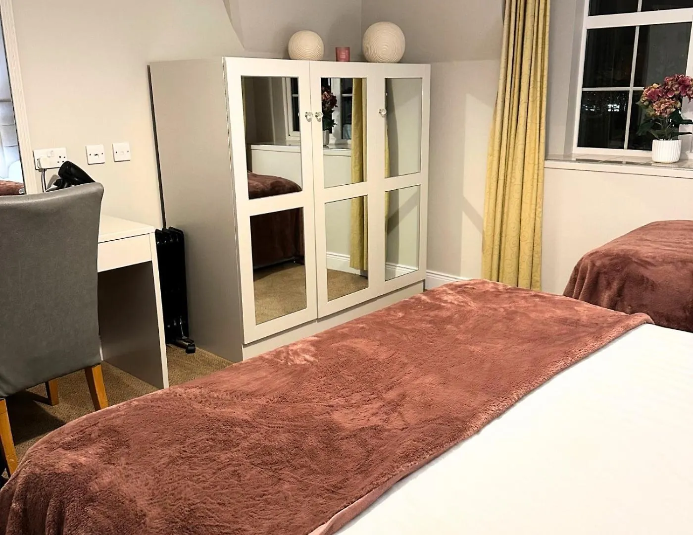 Spacious 2 Bedroom Apartment In Killarney